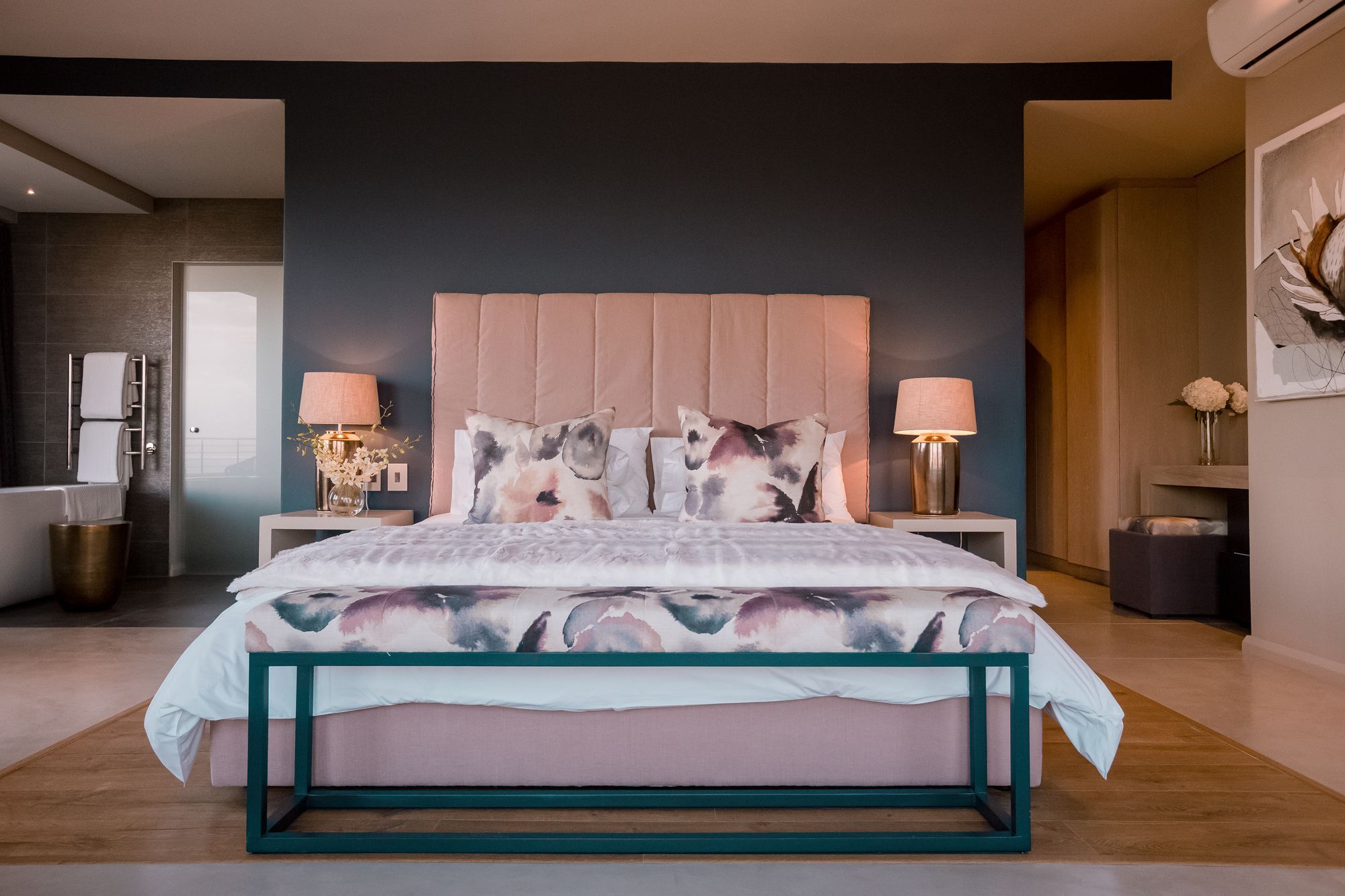 Sky Villa Boutique Hotel By Raw Africa Collection Plettenberg Bay Exteriér fotografie A bedroom at the Cape Town edition